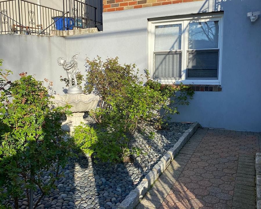 1st image of 24 Bennett Ave