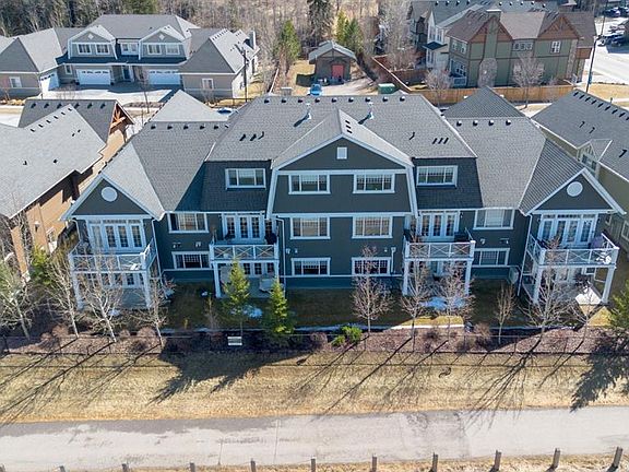 3rd image of 44 S Riviera Way