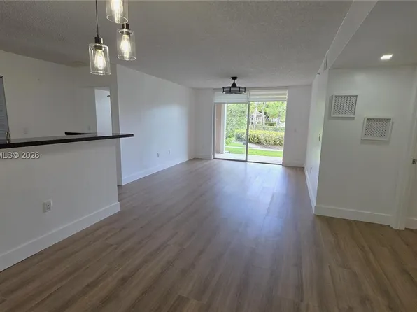 12136 Saint Andrews Pl APT 108, Hollywood, FL 33025