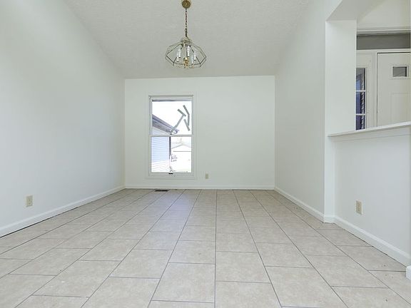 4th image of 7719 Maradona Dr S