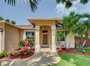 348 NW Hogan St, Port Saint Lucie, FL 34983