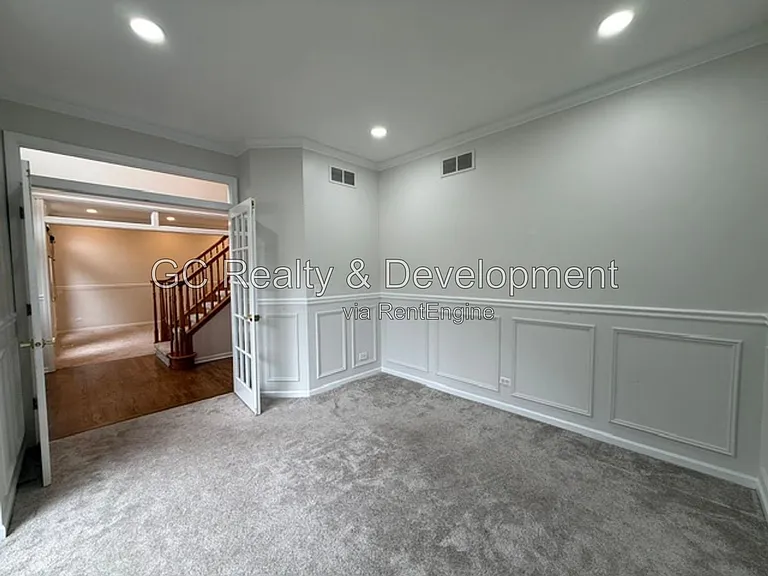 882 Clarendon Ln — Photo 16