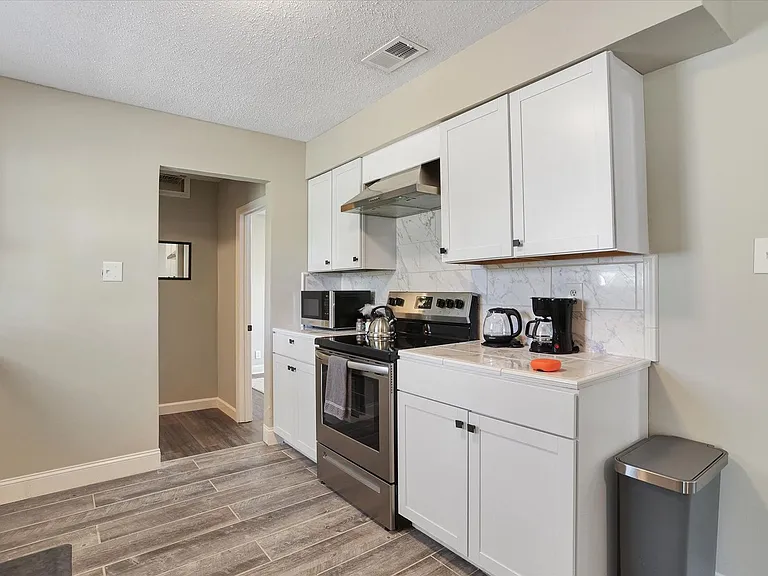 720 Dixon St — Photo 15