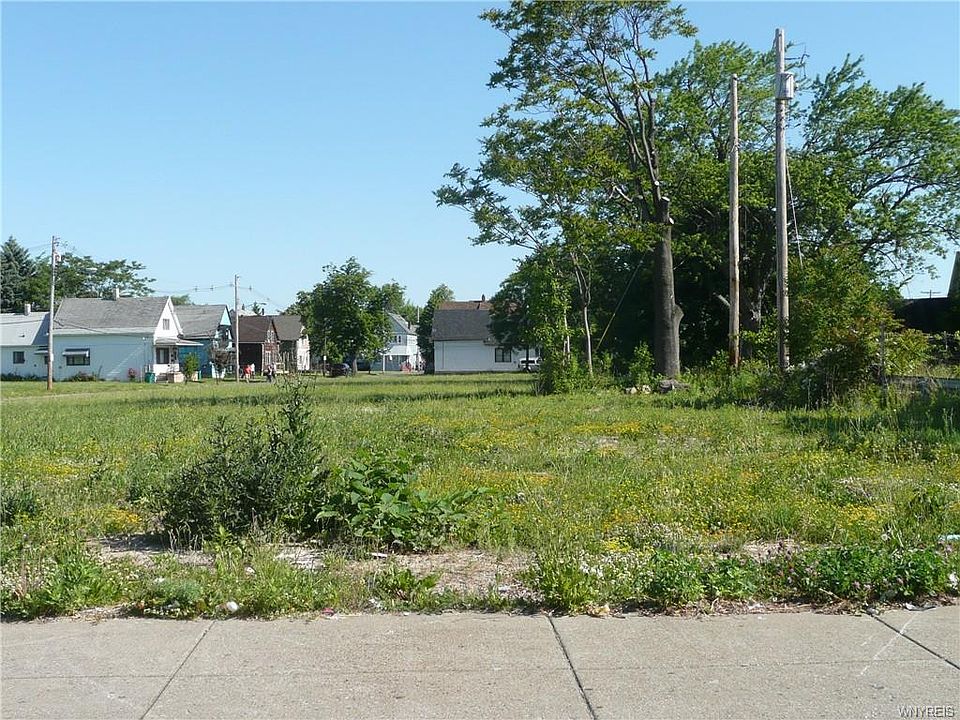 2nd image of 1442 Broadway St