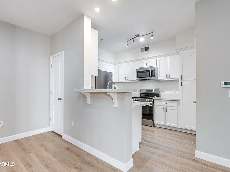 1701 E Colter St #218 — Photo 3