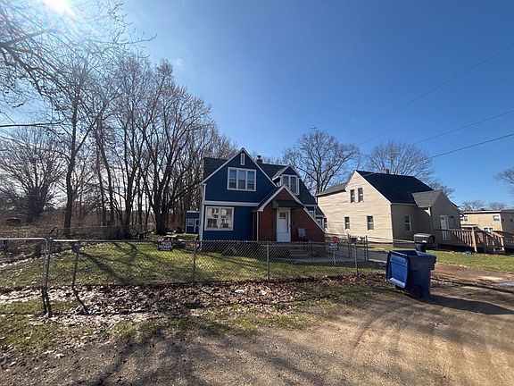 2nd image of 950 Davar St