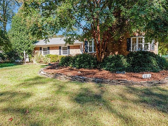 3rd image of 2812 Lenoir Dr