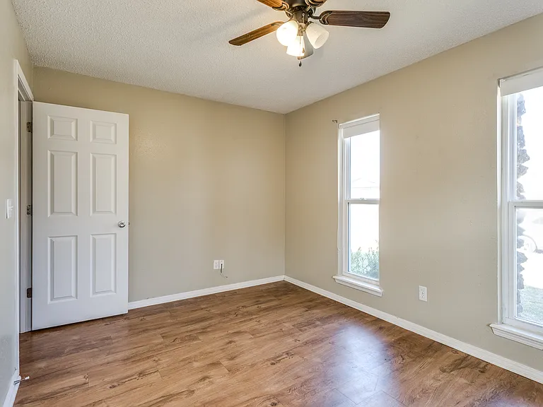 645 Lloyd Ave — Photo 33