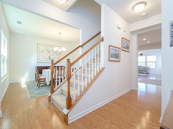 5th image of 709 Hedgewood Ln