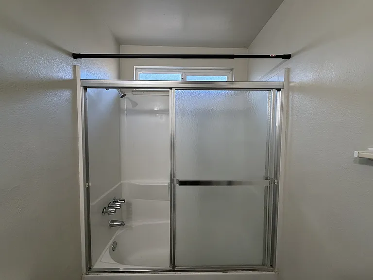 1704 Rose Ave — Photo 9