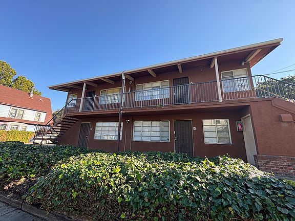 2nd image of 2043 Buena Vista Ave APT C