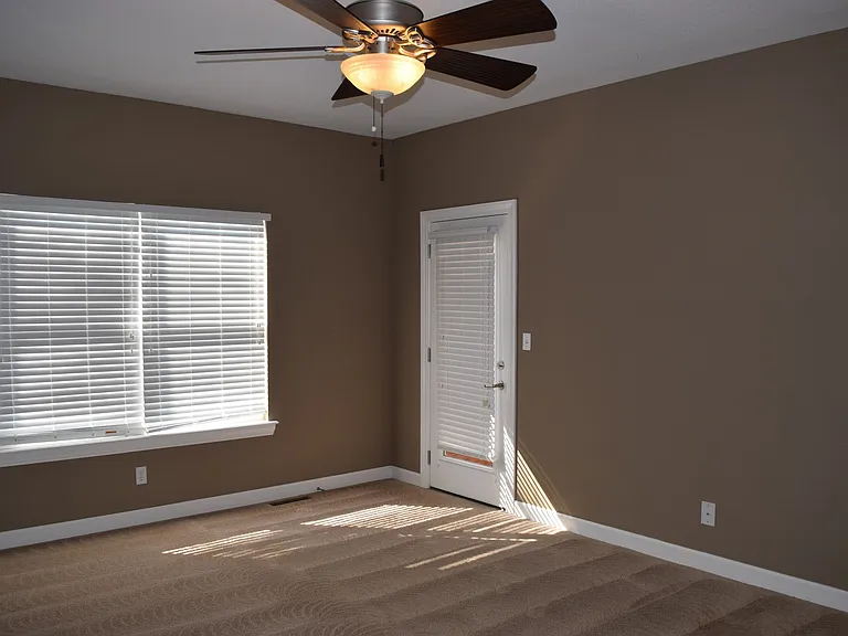 16218 Heartland Ln — Photo 35