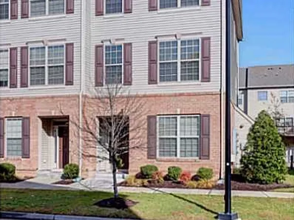11 Summit Ln, Newport News, VA 23601