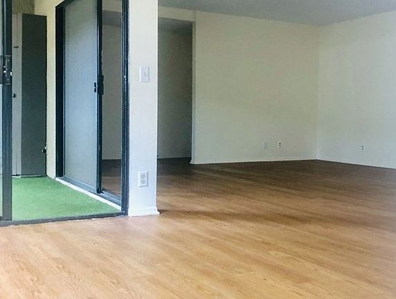 5th image of 13404 La Jolla Cir #201A