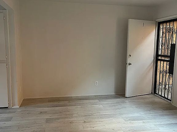 2nd image of 118 E 84th Pl APT 2