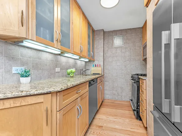 155 East 38th Street image 8 of 14