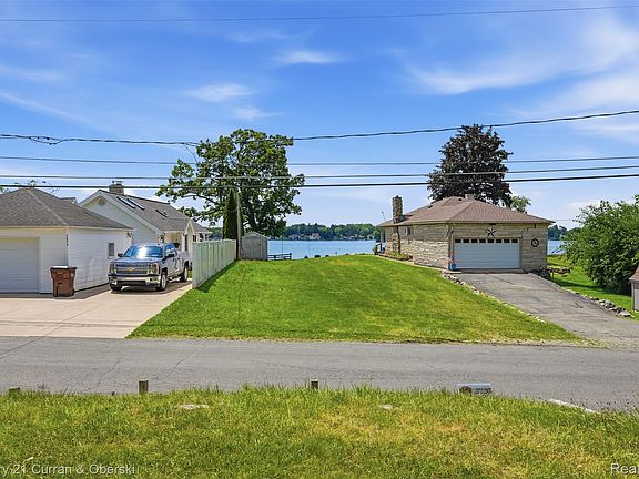 2nd image of 2613 Bartlett Rd