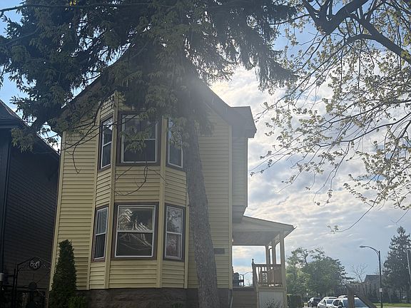 2nd image of 838 Ashland Ave