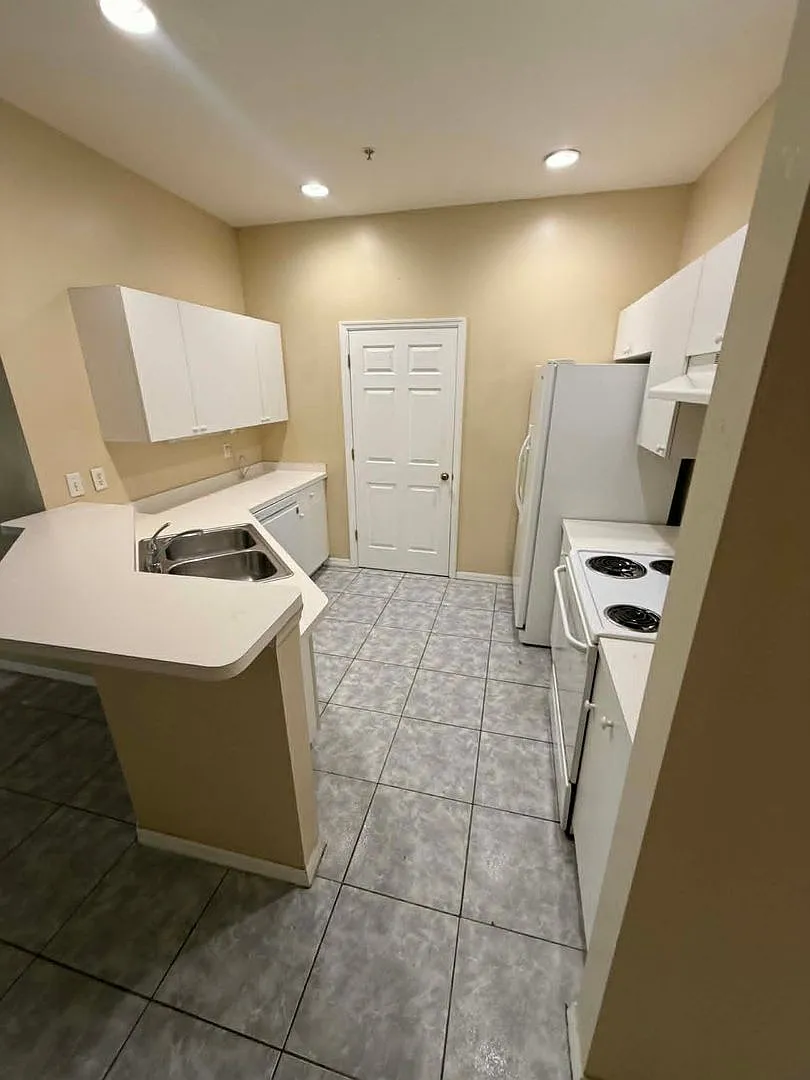 3 Bedroom With Free First Months Rent Free — Photo 3