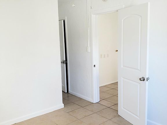4th image of 3907 1/2 Woolwine Dr