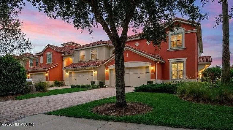 3 bed, 2.5 bath, 2075 sqft, $2,900 — Photo 1