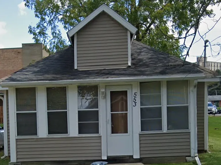 553 N Warren Ave — Photo 1