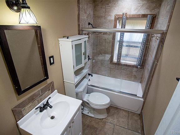 4th image of 15340 Evanston St