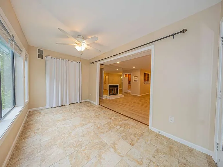 2218 Hunters Run Dr — Photo 7