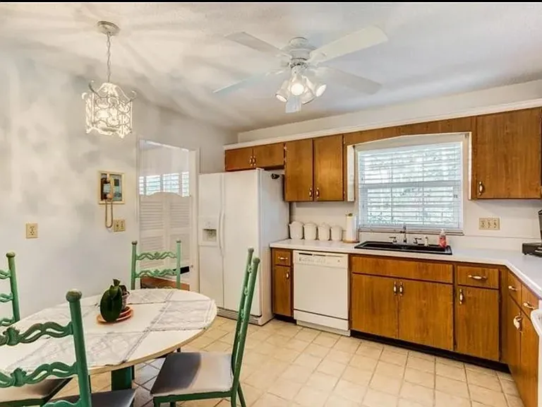 2927 Cocovia Way — Photo 12