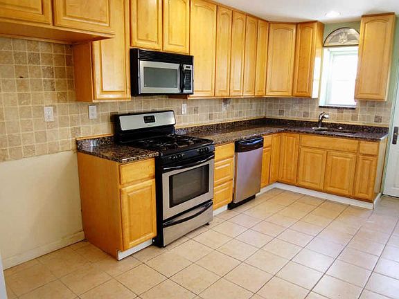 5th image of 2435 S Hutchinson St