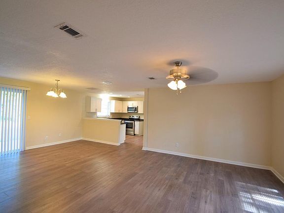 3rd image of 4804 Brighton Dr