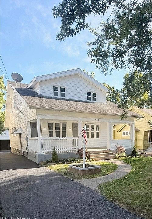 1st image of 525 W Ravenwood Ave