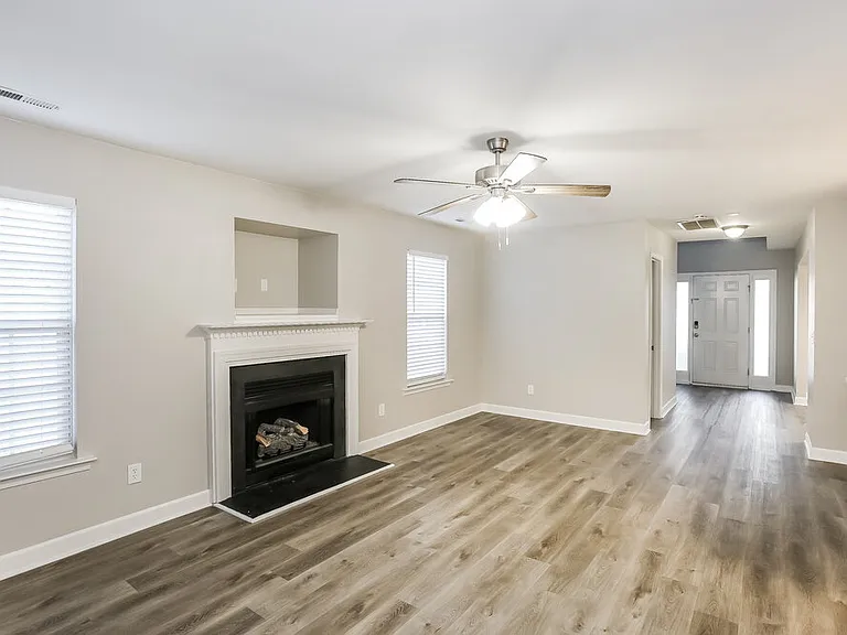 735 Continental Dr — Photo 7