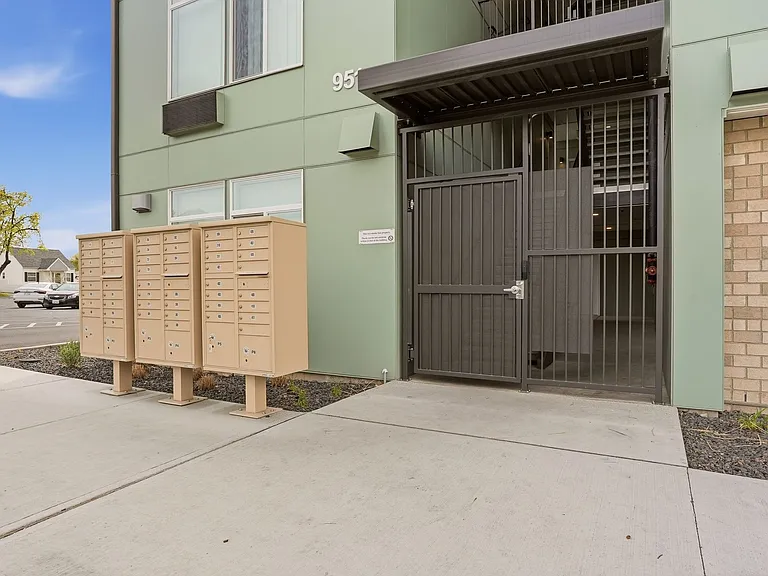 District Lofts at Garland — Photo 18