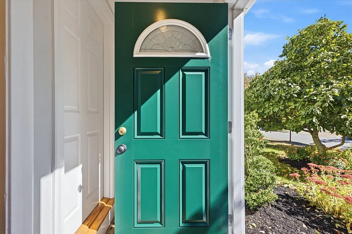 3 bed, 1.0 bath, 1410 sqft, $3,450 — Photo 4
