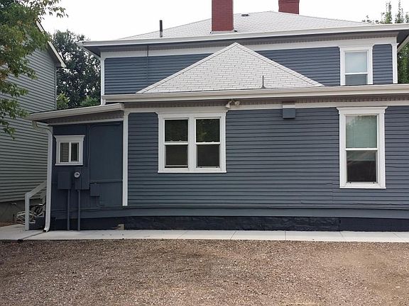 Rear. The left window is the kitchen window for this apartme
