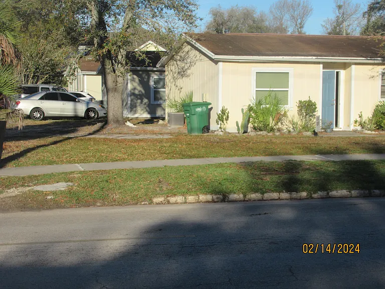 2102 W Beach St #B — Photo 2