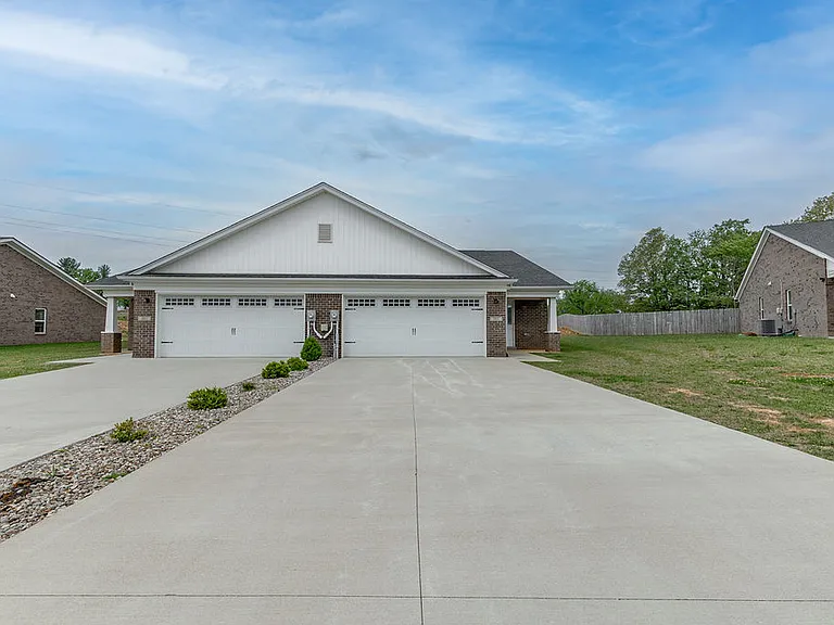 305 Breckinridge Cir — Photo 1