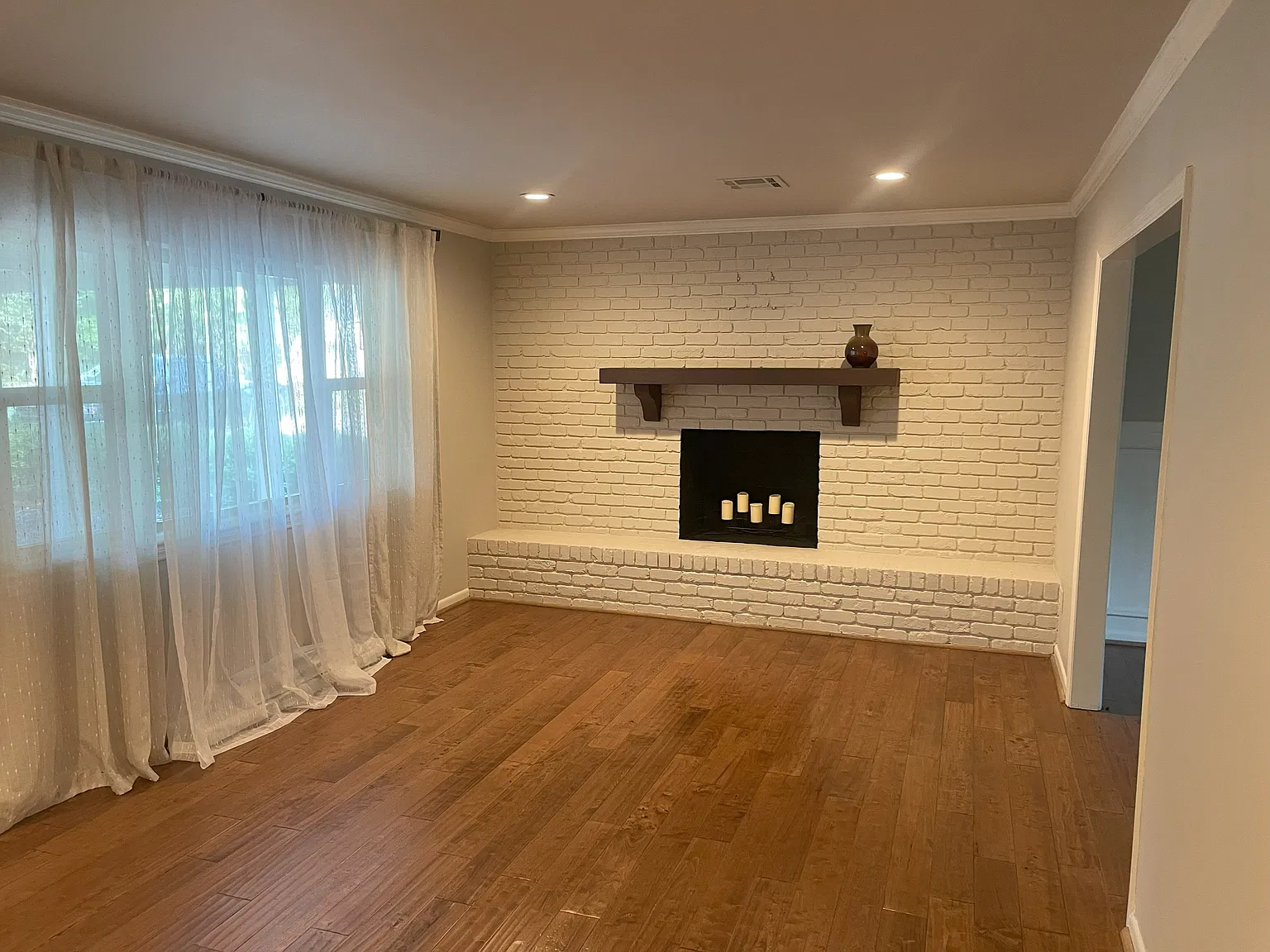 4 bed, 2288 sqft, $1,950 — Photo 2
