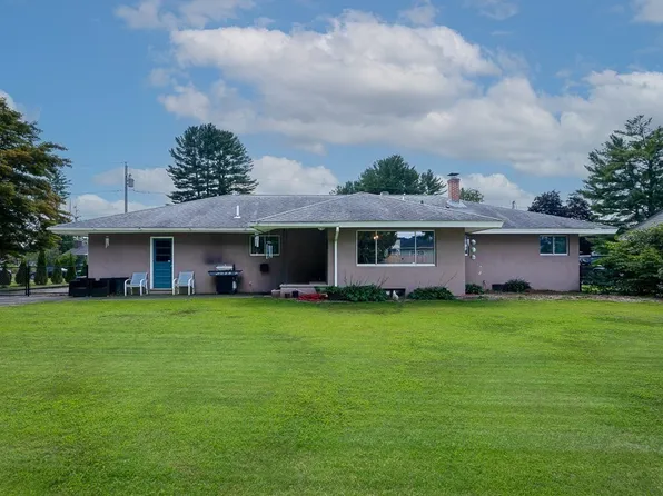 12 Elaine St, Webster, MA 01570
