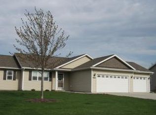 N9438 Hunter St, APPLETON, WI 54915
