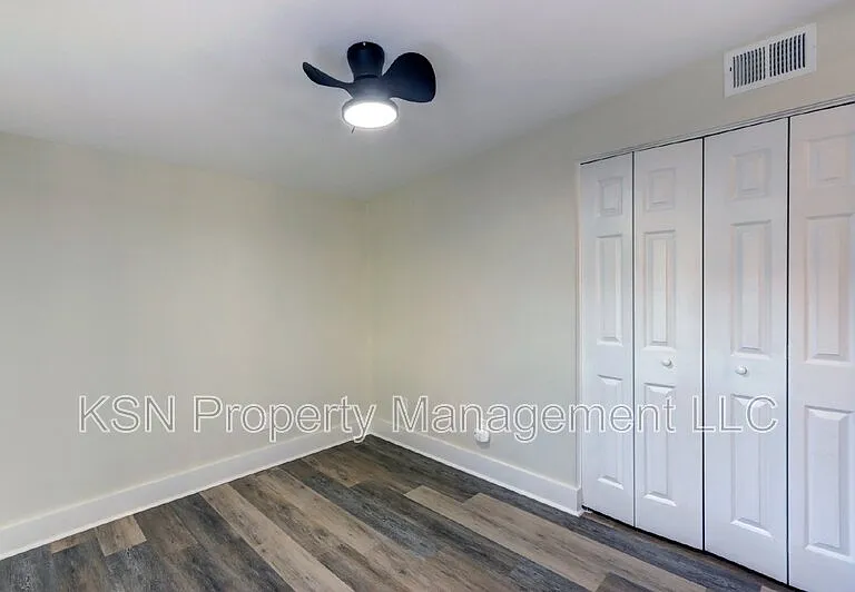 543 E Harris St — Photo 22