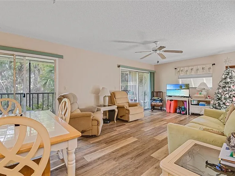 120 Hibiscus Woods Ct #4B — Photo 13