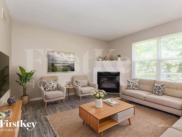 8218 Melrose Ln — Photo 4