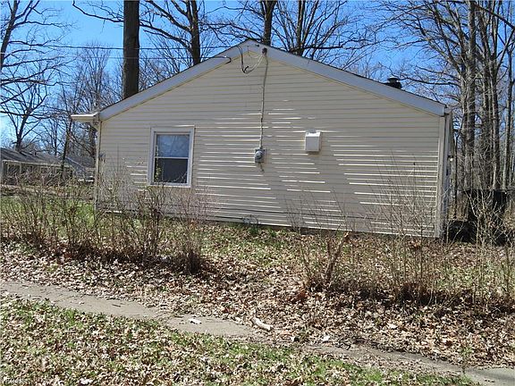 2nd image of 2406 Kenwood Dr SW