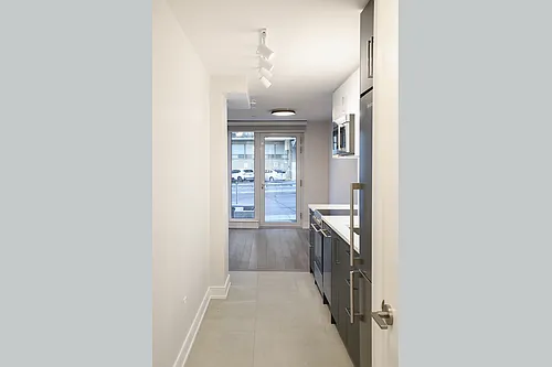 2525 Bathurst St Photo 1