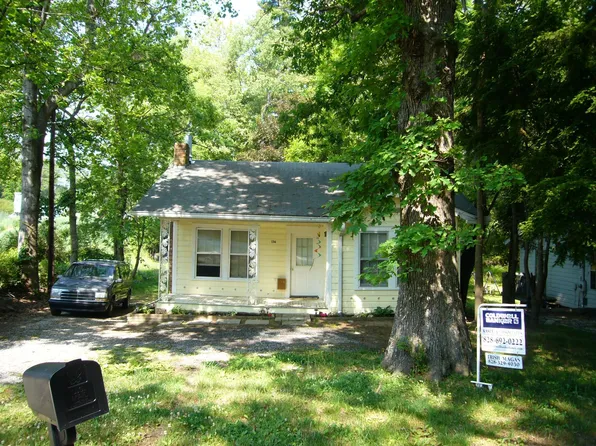 136 Half Circle Ln, Hendersonville, NC 28792