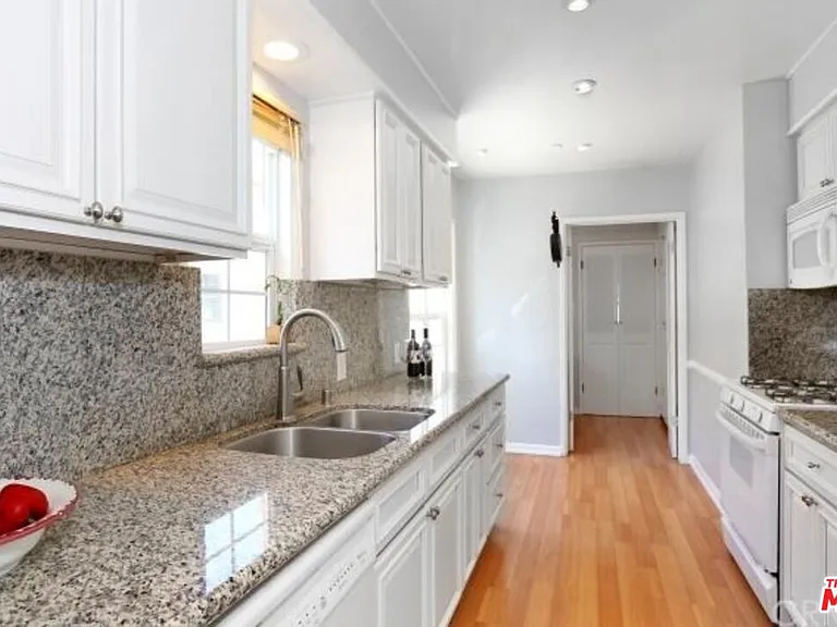 4721 Greenbush Ave — Photo 6