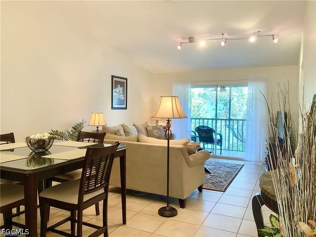2 bed, 2.0 bath, 938 sqft, $1,800 — Photo 3