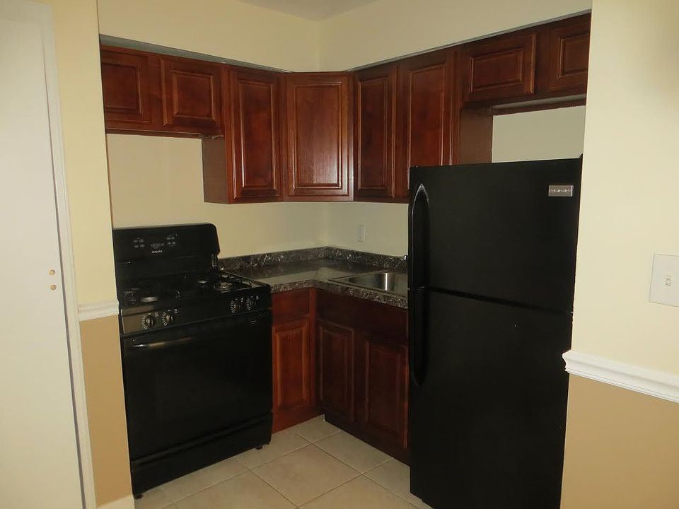 2nd image of 787 Vose Ave APT B16